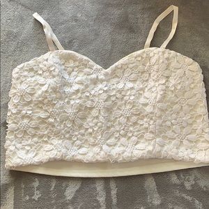 Floral/lace crop top 🌺 (Women’s size: L)